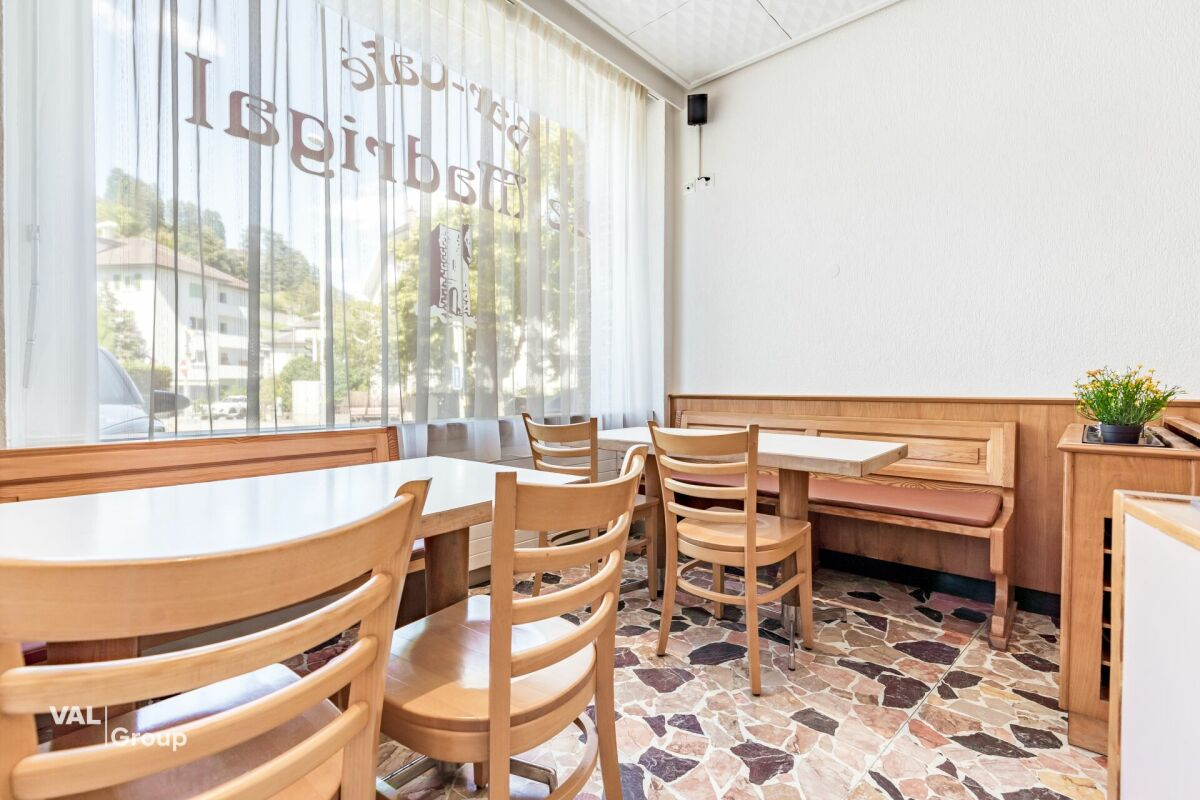 Bar-café avec terrasse, à reprendre !
