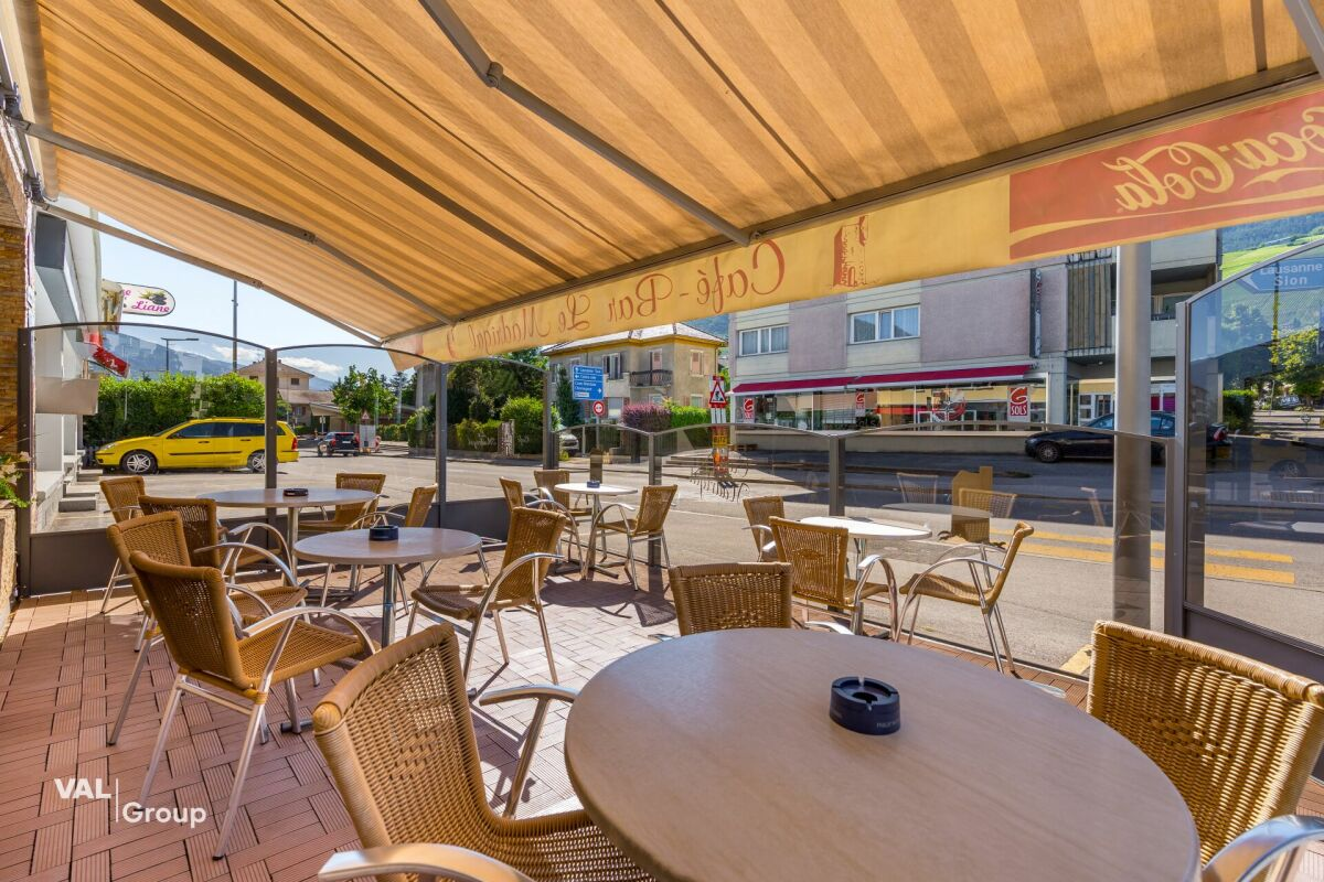 Bar-café avec terrasse, à reprendre !