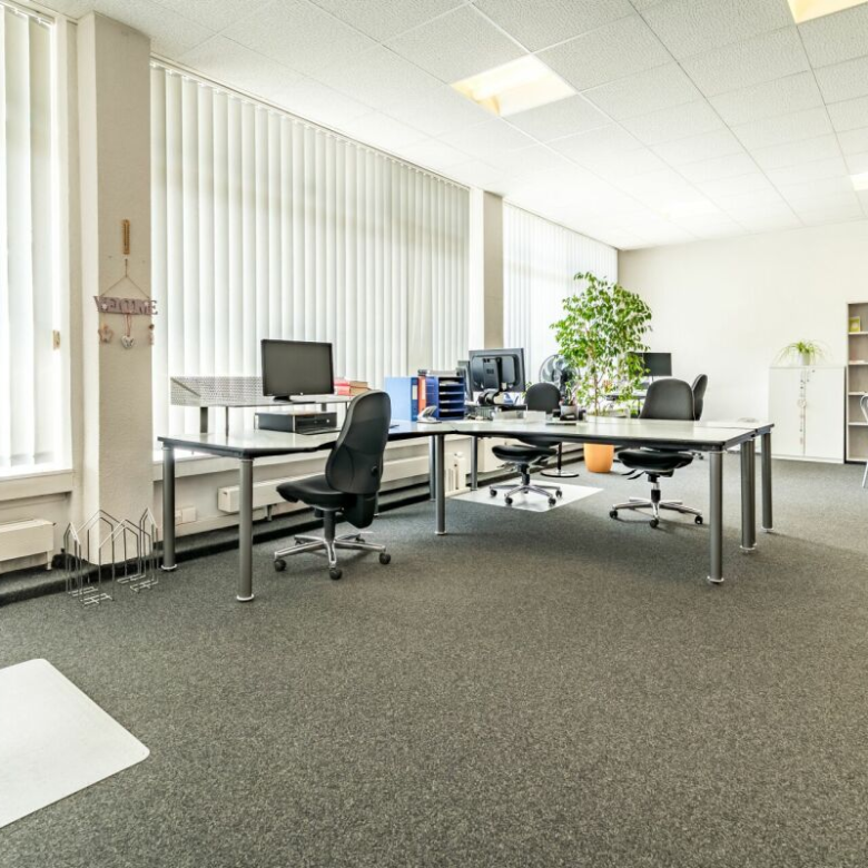 Ein vielseitiges Gewerbelokal im Herzen von Steg: Hier finden Ihre Ideen ihren Platz!