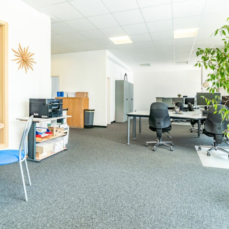 Ein vielseitiges Gewerbelokal im Herzen von Steg: Hier finden Ihre Ideen ihren Platz!