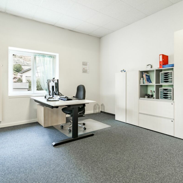 Ein vielseitiges Gewerbelokal im Herzen von Steg: Hier finden Ihre Ideen ihren Platz!