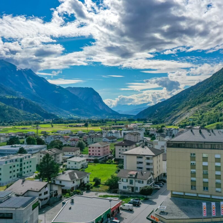 Ein vielseitiges Gewerbelokal im Herzen von Steg: Hier finden Ihre Ideen ihren Platz!