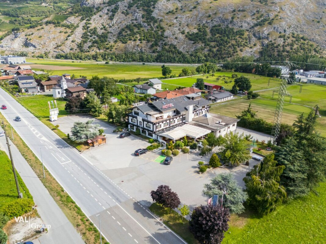 Luxury hotel with development project on a property totaling 6,000 m²