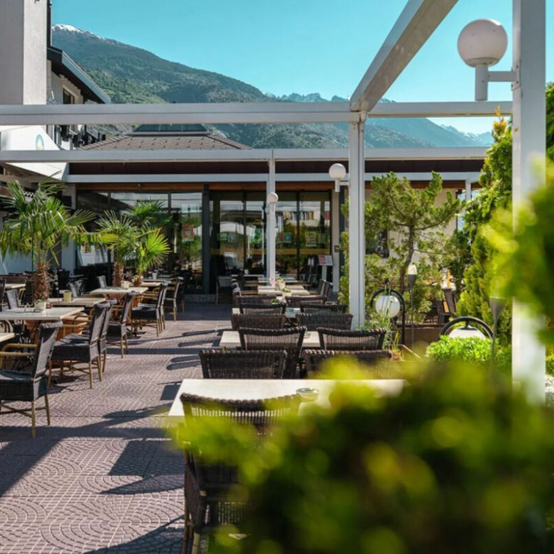 Luxushotel mit Entwicklungsprojekt auf einem Grundstück mit einer Gesamtfläche von 6 000 m²