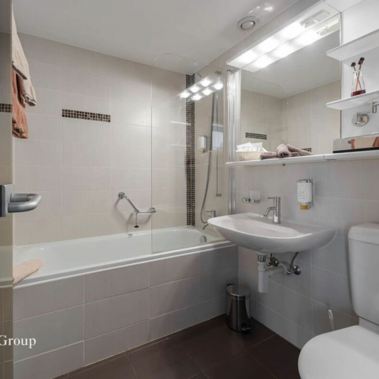Luxushotel mit Entwicklungsprojekt auf einem Grundstück mit einer Gesamtfläche von 6 000 m²