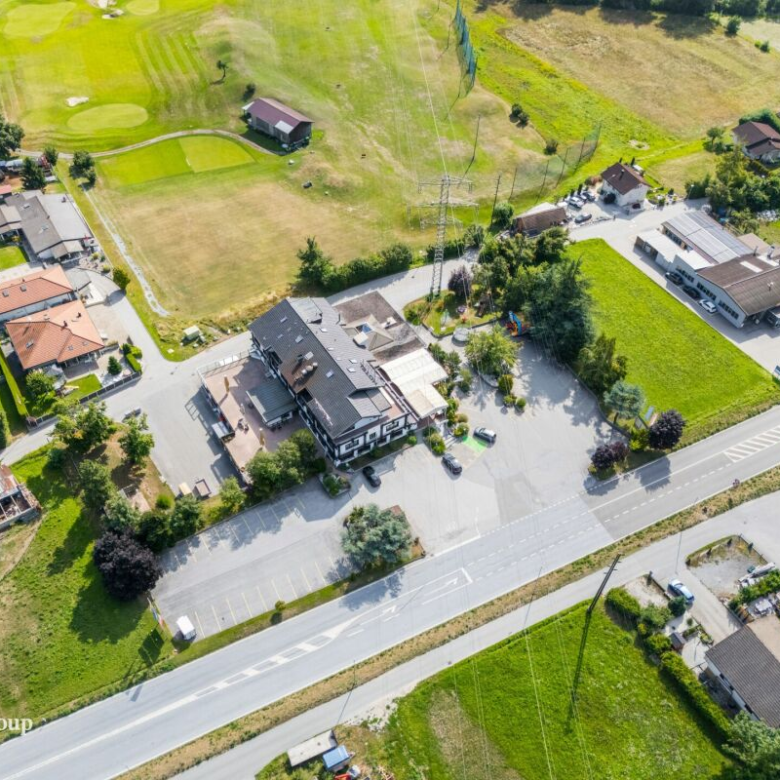 Luxushotel mit Entwicklungsprojekt auf einem Grundstück mit einer Gesamtfläche von 6 000 m²