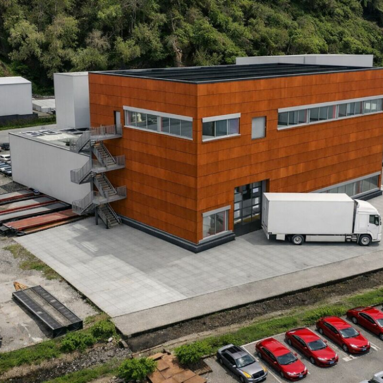 Commercial space in Gamsen – Versatile, with direct access