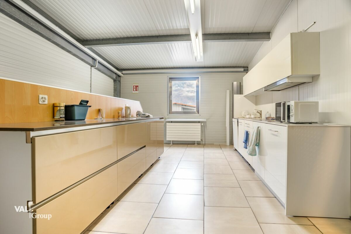 Large warehouse and commercial space ideally located for your business
