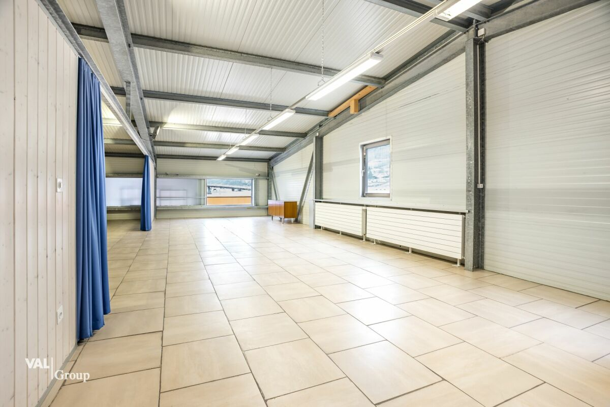 Large warehouse and commercial space ideally located for your business