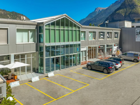 Local commercial polyvalent au cœur de Viège