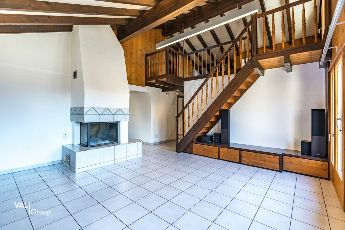 Wie ein Ritter leben: ein Duplex mit Burgblick