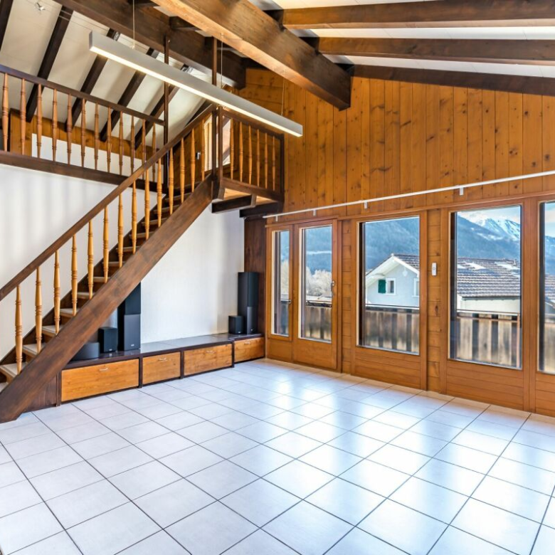 Wie ein Ritter leben: ein Duplex mit Burgblick