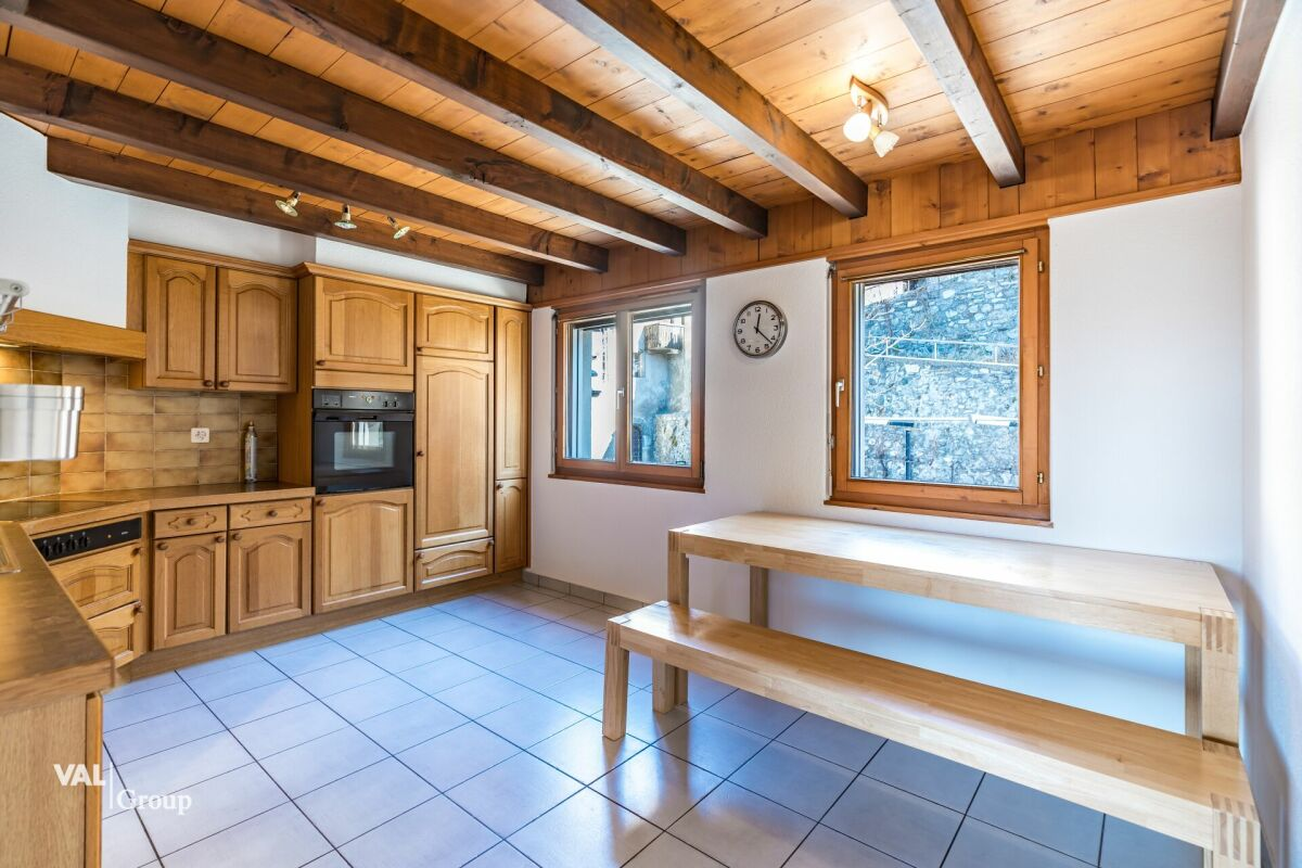 Wie ein Ritter leben: ein Duplex mit Burgblick