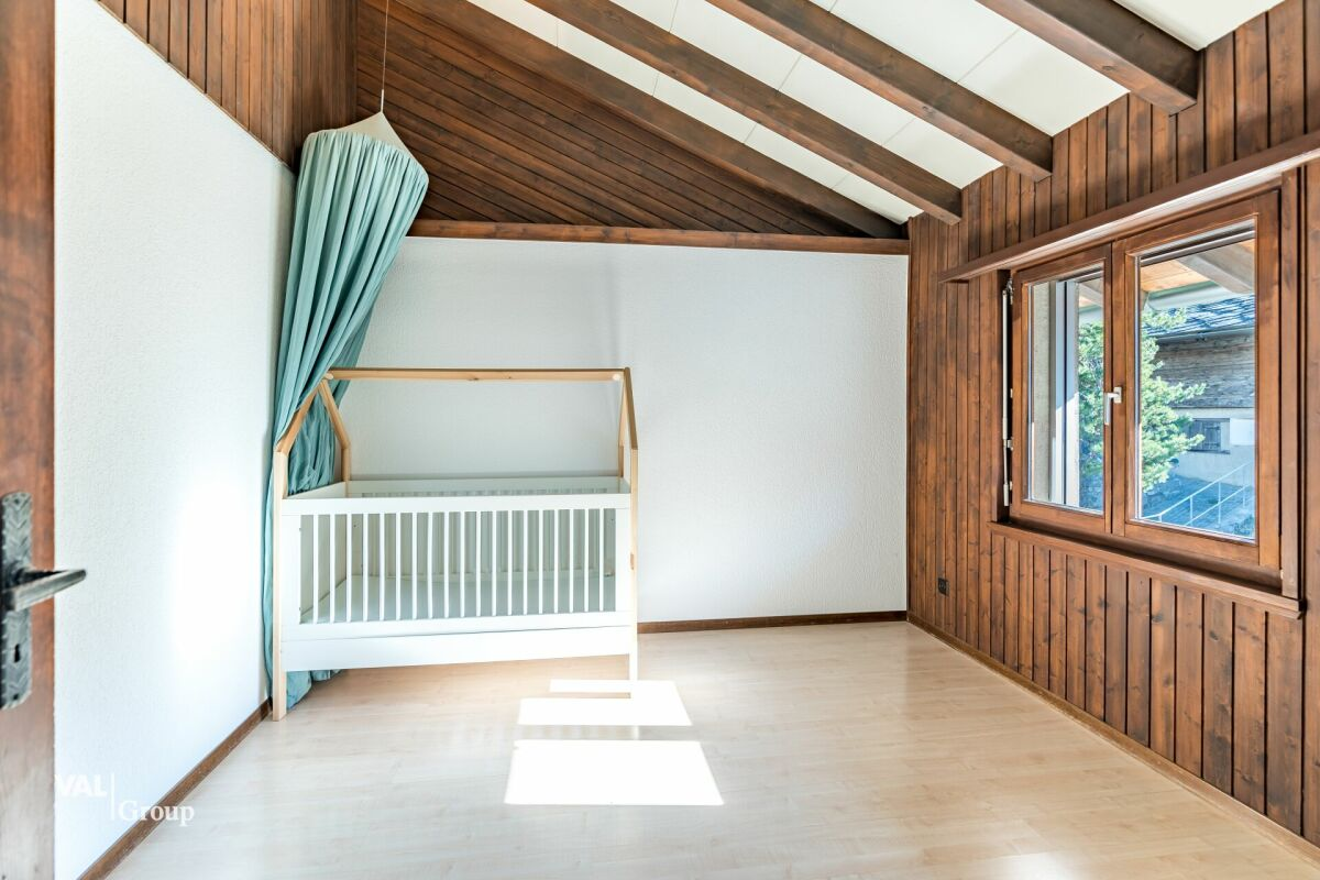 Wie ein Ritter leben: ein Duplex mit Burgblick