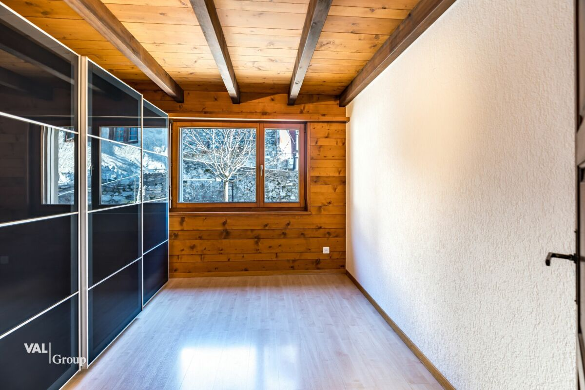 Wie ein Ritter leben: ein Duplex mit Burgblick