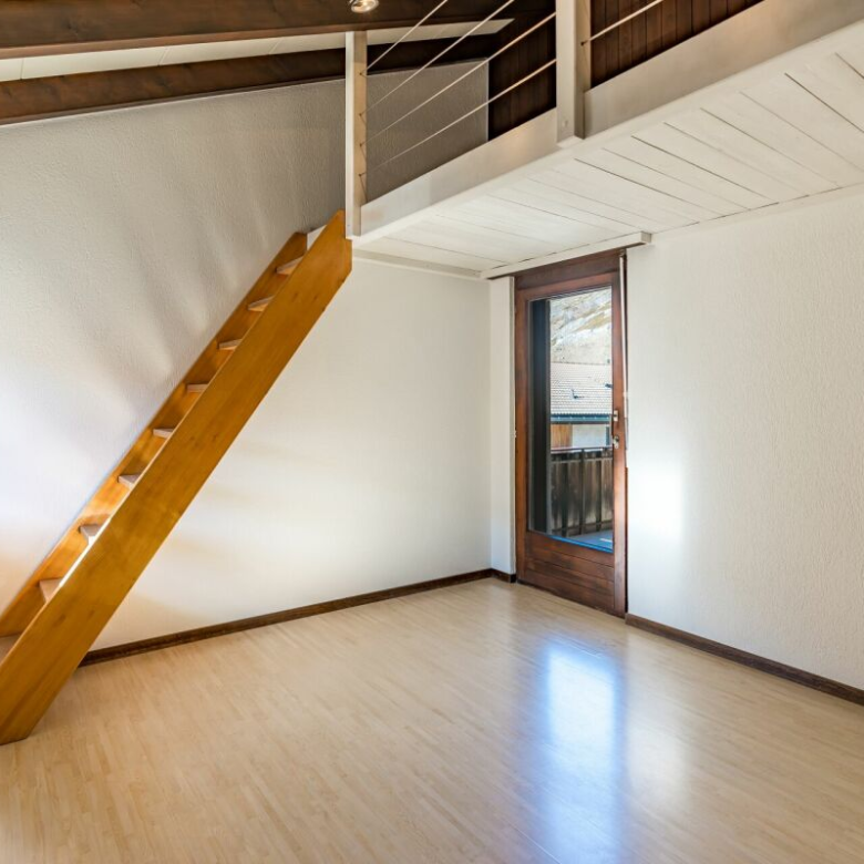 Wie ein Ritter leben: ein Duplex mit Burgblick