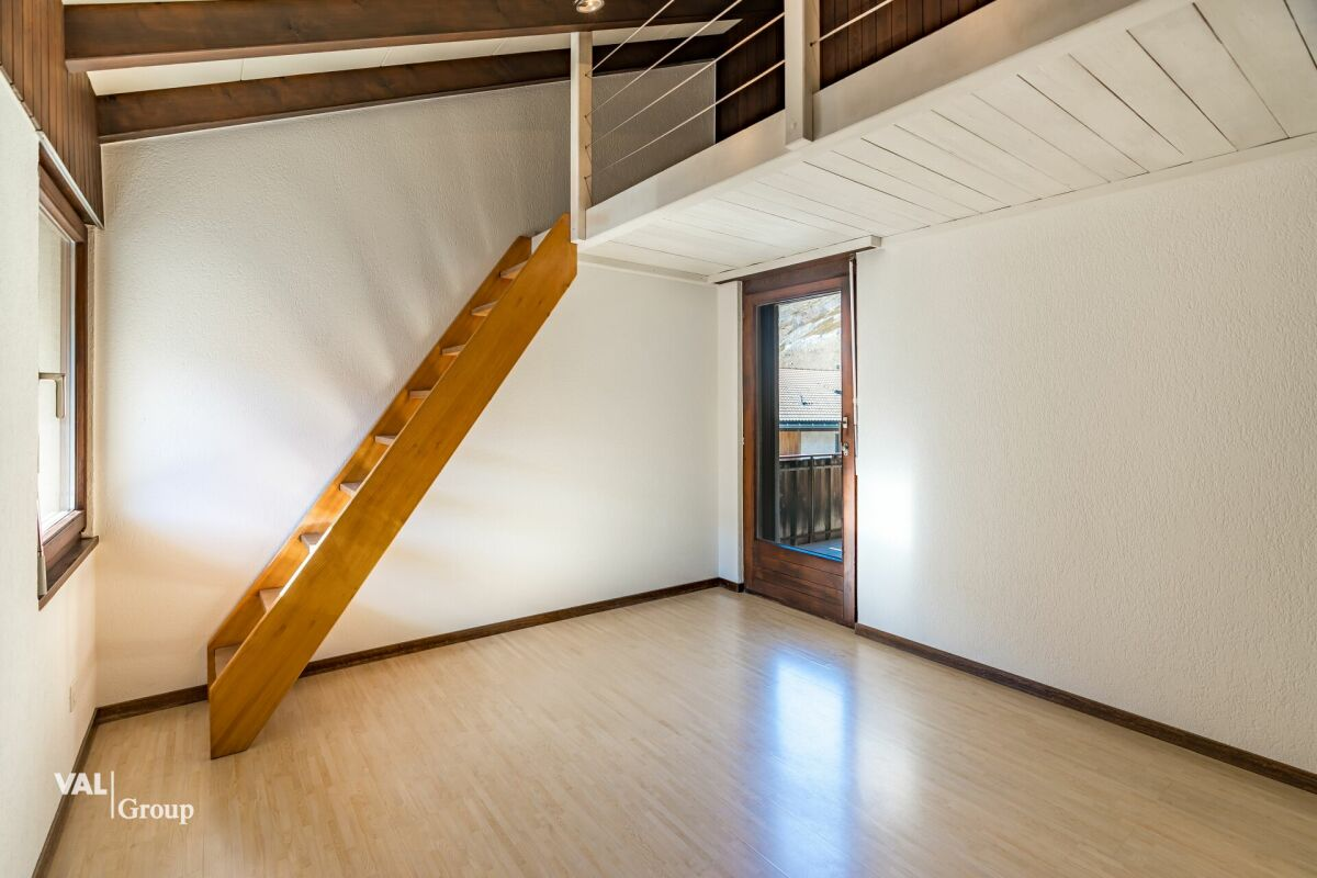 Wie ein Ritter leben: ein Duplex mit Burgblick