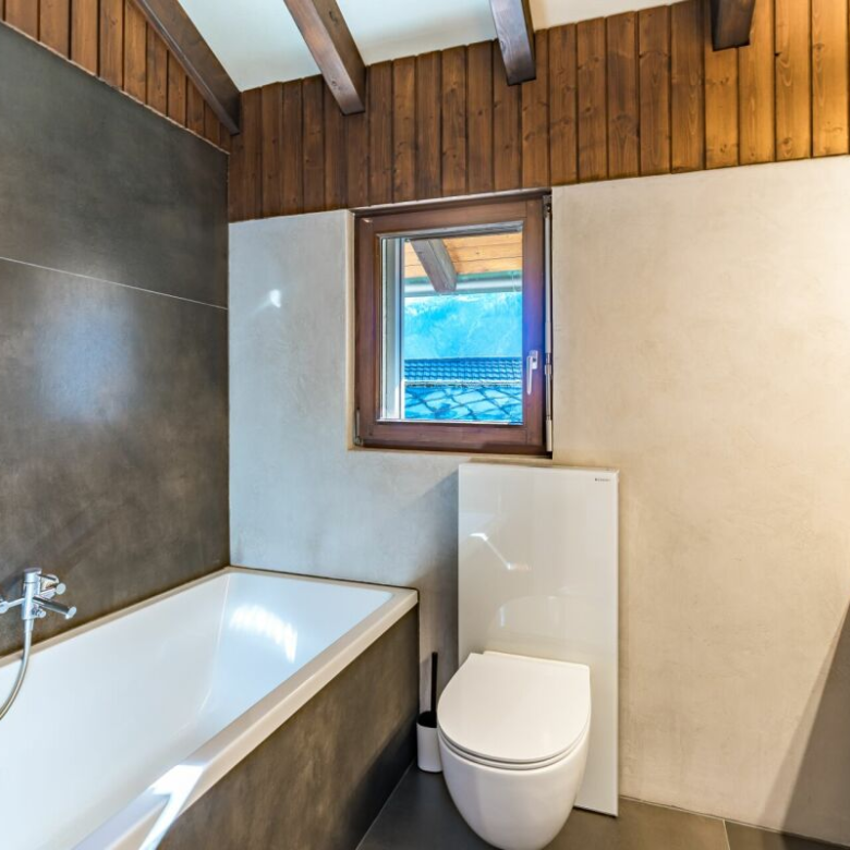 Wie ein Ritter leben: ein Duplex mit Burgblick