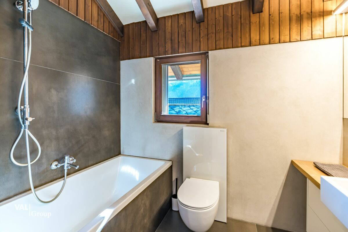 Wie ein Ritter leben: ein Duplex mit Burgblick