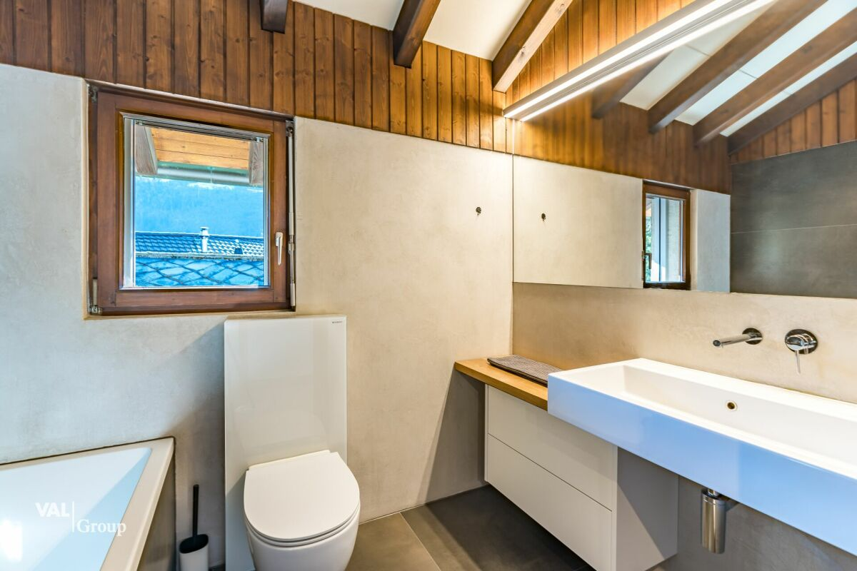 Wie ein Ritter leben: ein Duplex mit Burgblick