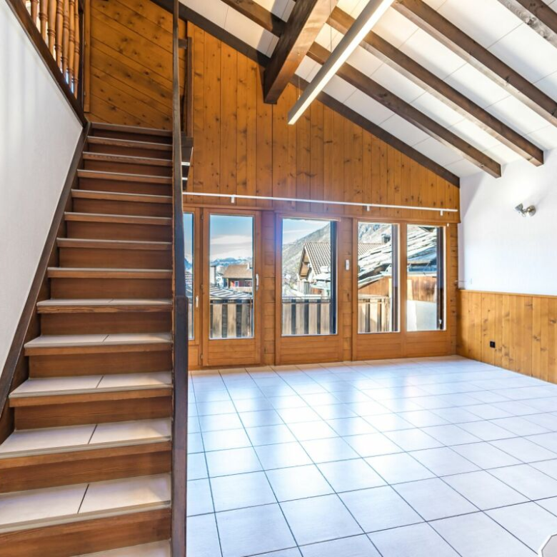 Wie ein Ritter leben: ein Duplex mit Burgblick