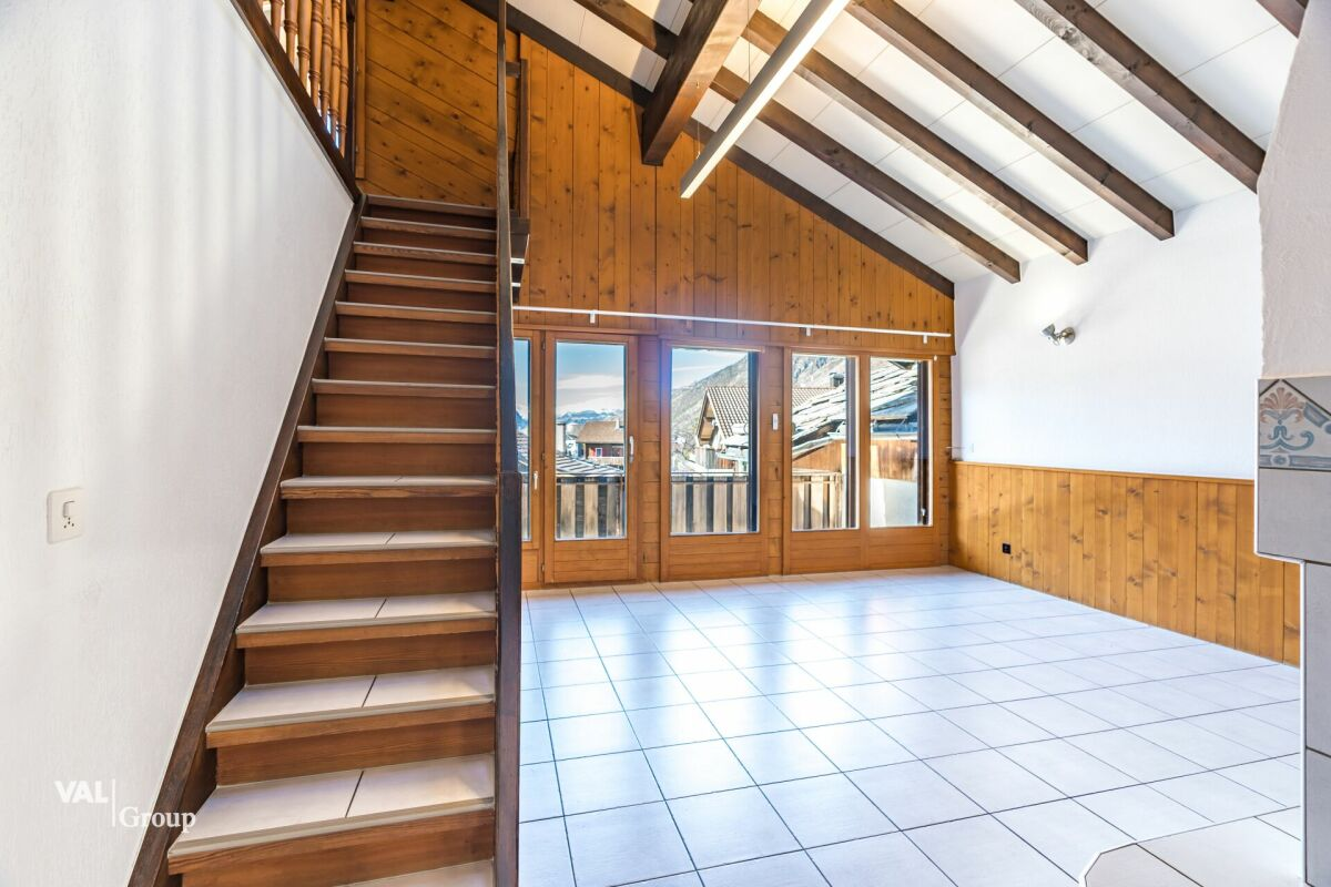 Wie ein Ritter leben: ein Duplex mit Burgblick