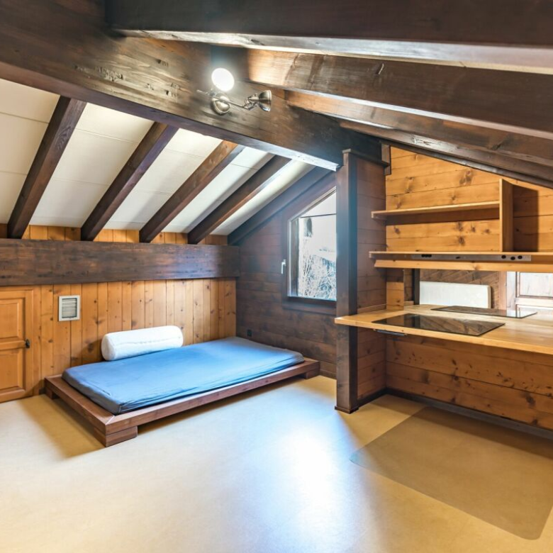 Wie ein Ritter leben: ein Duplex mit Burgblick