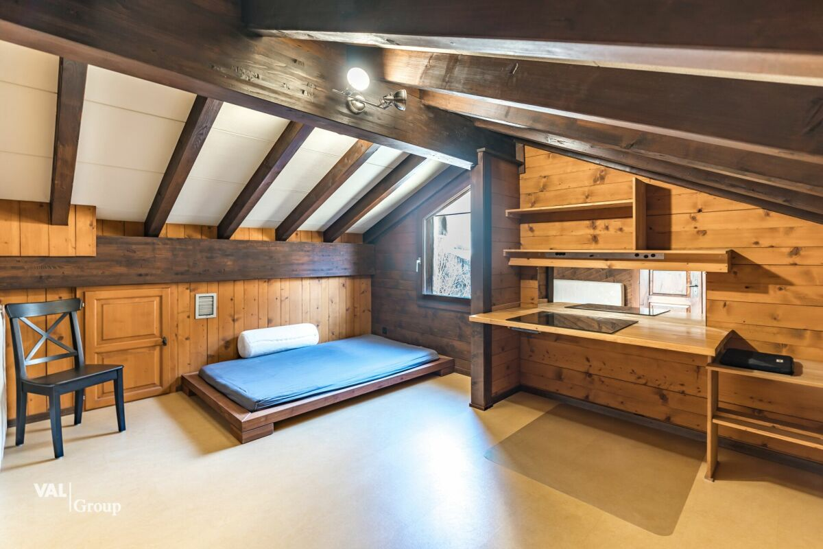 Wie ein Ritter leben: ein Duplex mit Burgblick