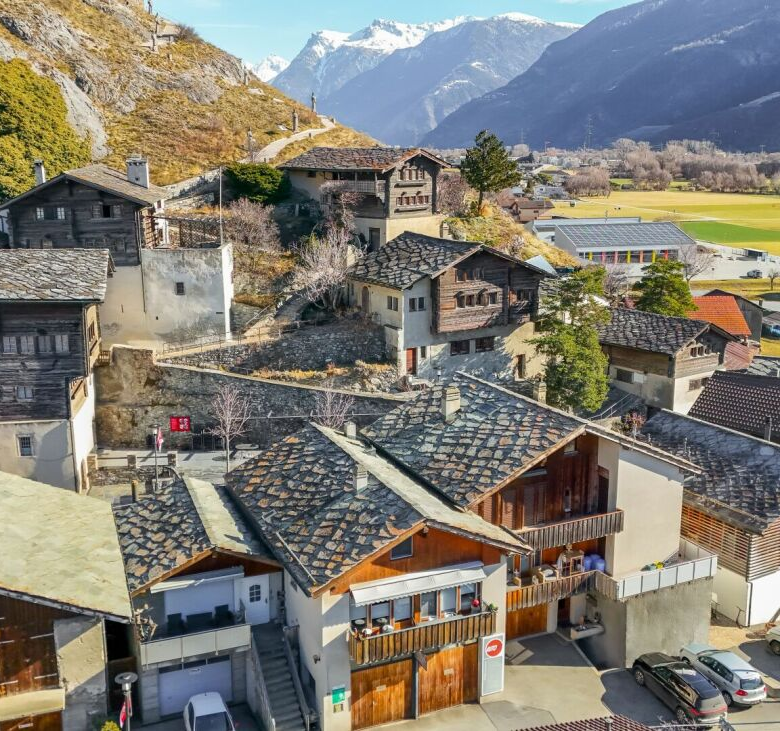 Wie ein Ritter leben: ein Duplex mit Burgblick