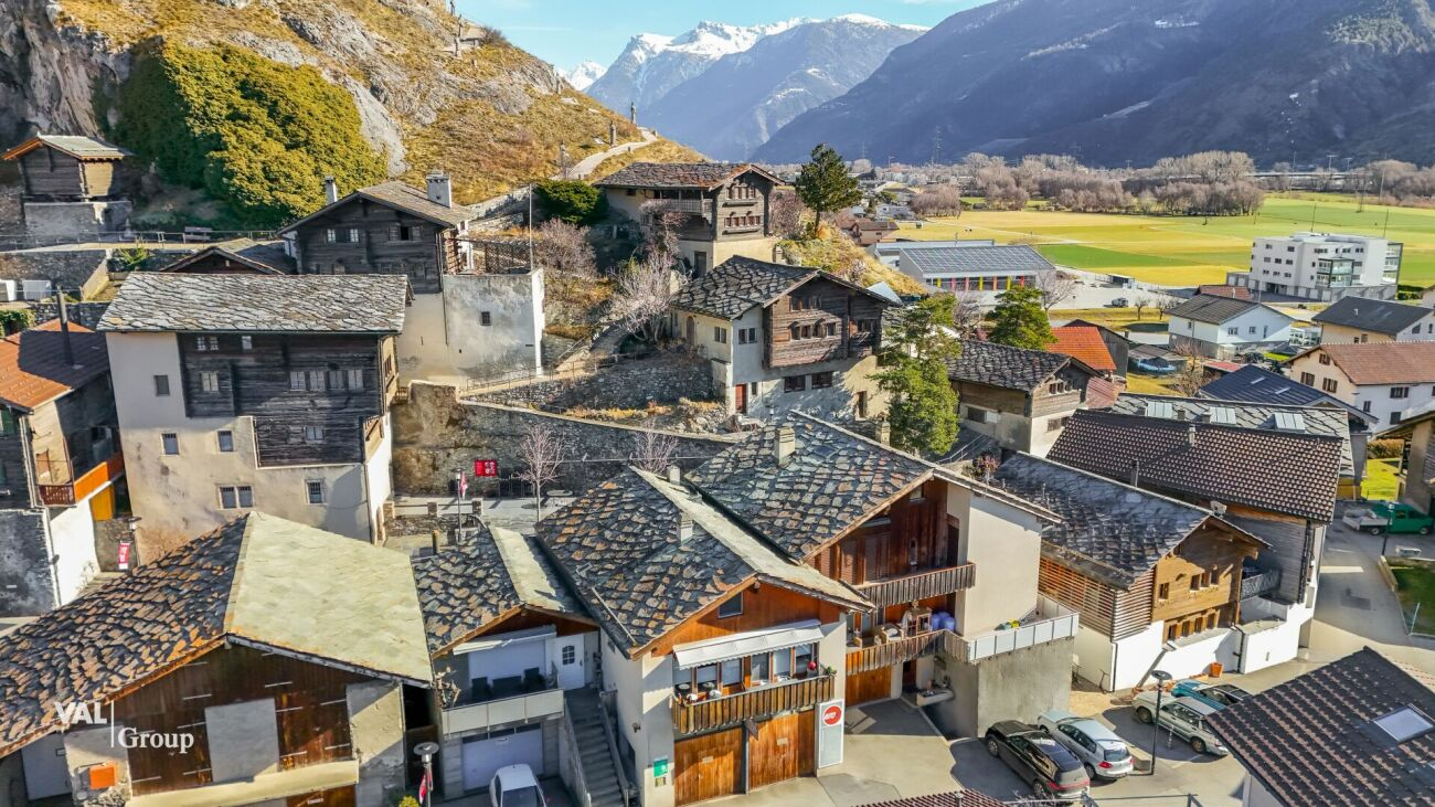 Wie ein Ritter leben: ein Duplex mit Burgblick