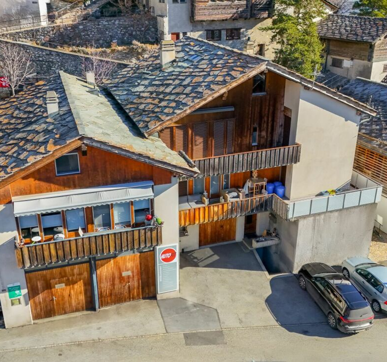 Wie ein Ritter leben: ein Duplex mit Burgblick