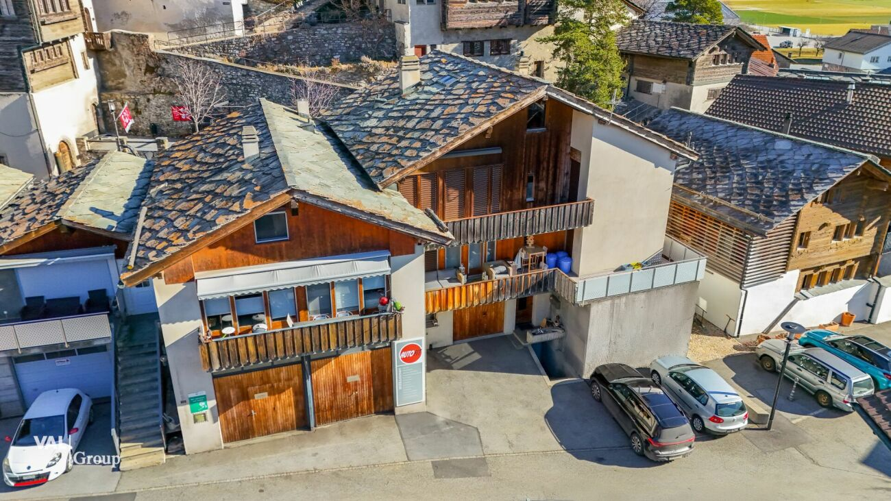 Wie ein Ritter leben: ein Duplex mit Burgblick
