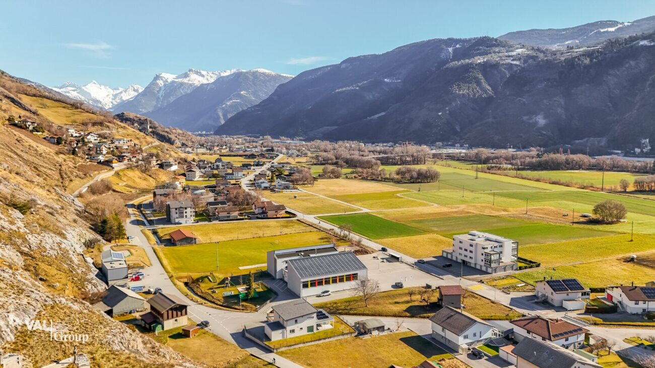 Wie ein Ritter leben: ein Duplex mit Burgblick