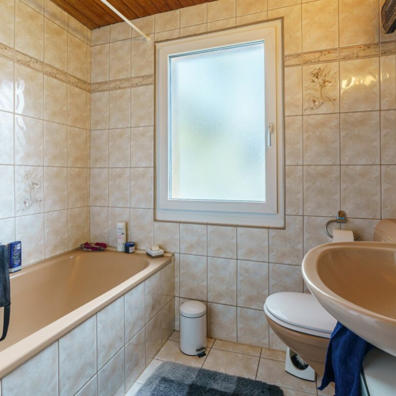 Well-located restaurant «Sport» with a 4.5-room duplex apartment above