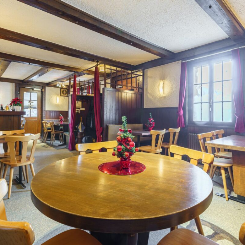 Well-located restaurant «Sport» with a 4.5-room duplex apartment above