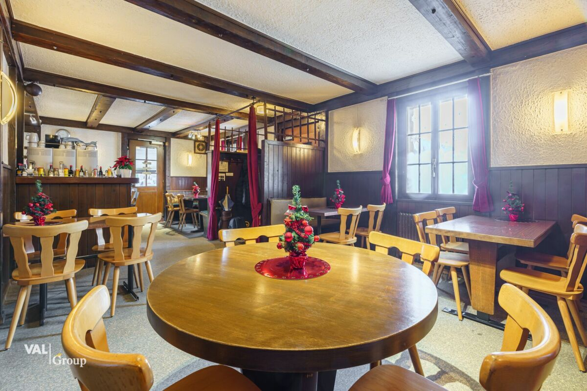 Well-located restaurant «Sport» with a 4.5-room duplex apartment above
