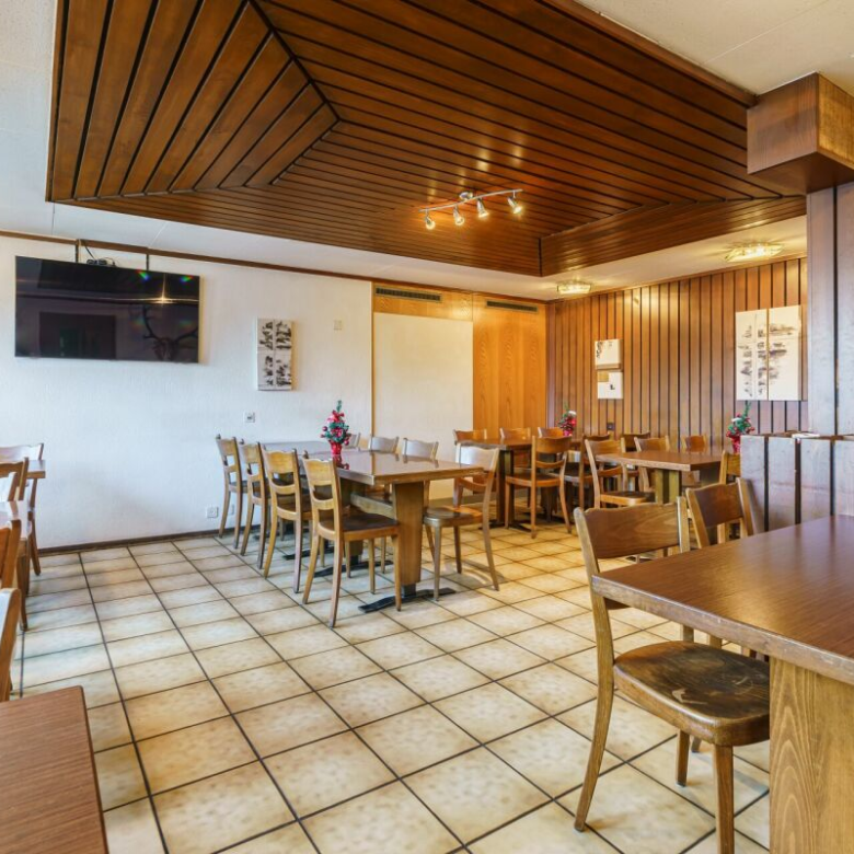 Well-located restaurant «Sport» with a 4.5-room duplex apartment above