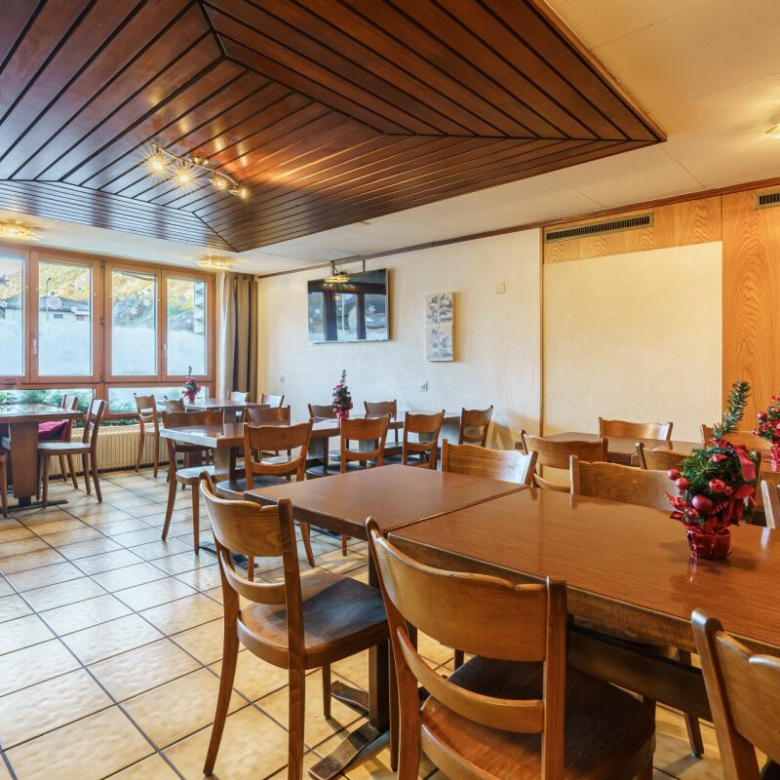 Well-located restaurant «Sport» with a 4.5-room duplex apartment above