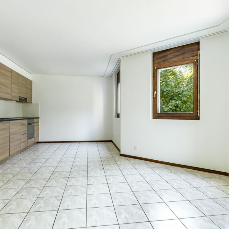 Pleasant, with a beautiful garden, just steps away from the capital