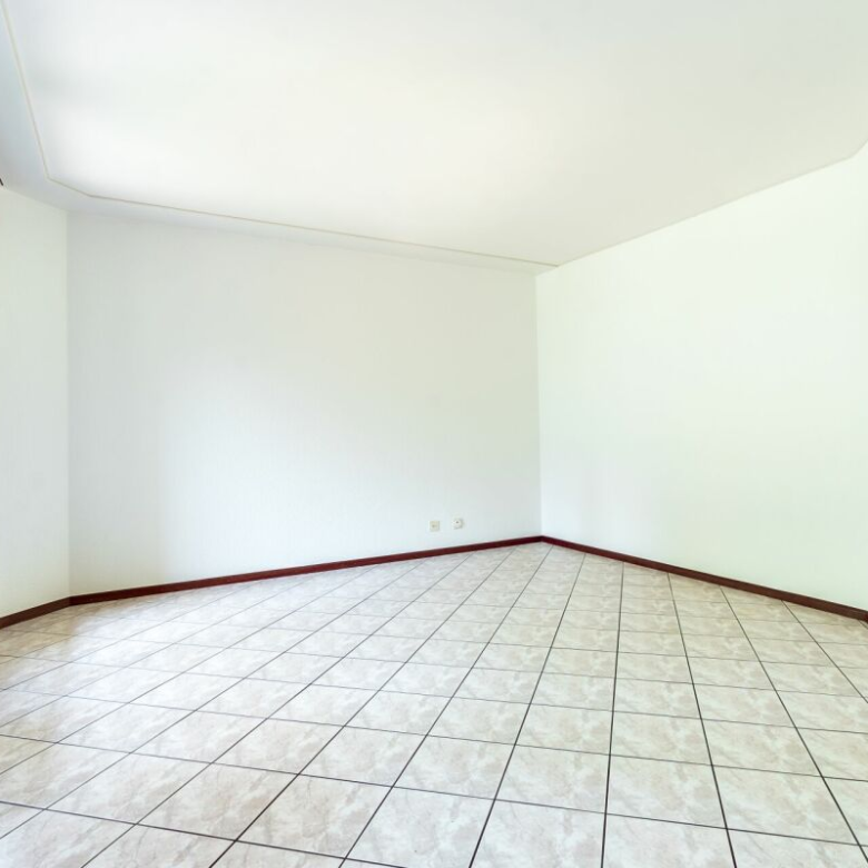 Pleasant, with a beautiful garden, just steps away from the capital