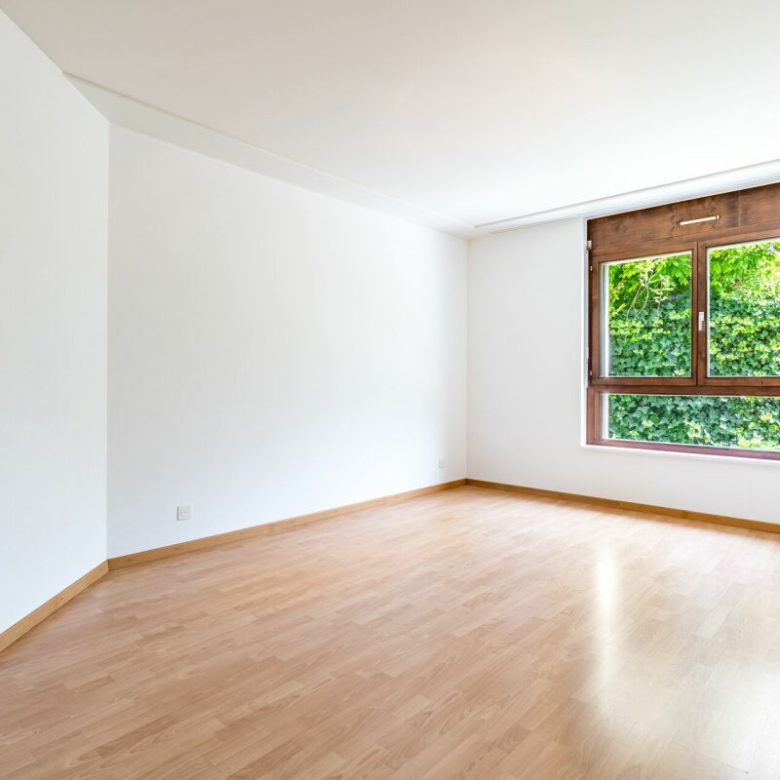 Pleasant, with a beautiful garden, just steps away from the capital