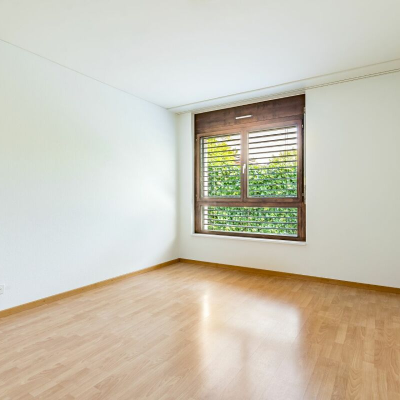 Pleasant, with a beautiful garden, just steps away from the capital