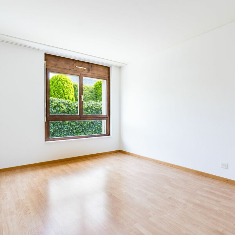 Pleasant, with a beautiful garden, just steps away from the capital