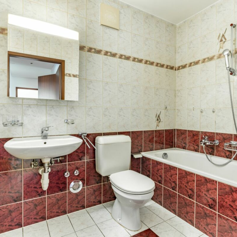 Pleasant, with a beautiful garden, just steps away from the capital