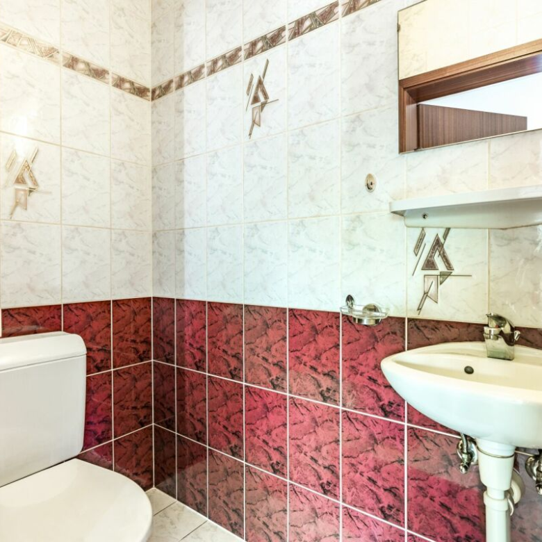 Pleasant, with a beautiful garden, just steps away from the capital