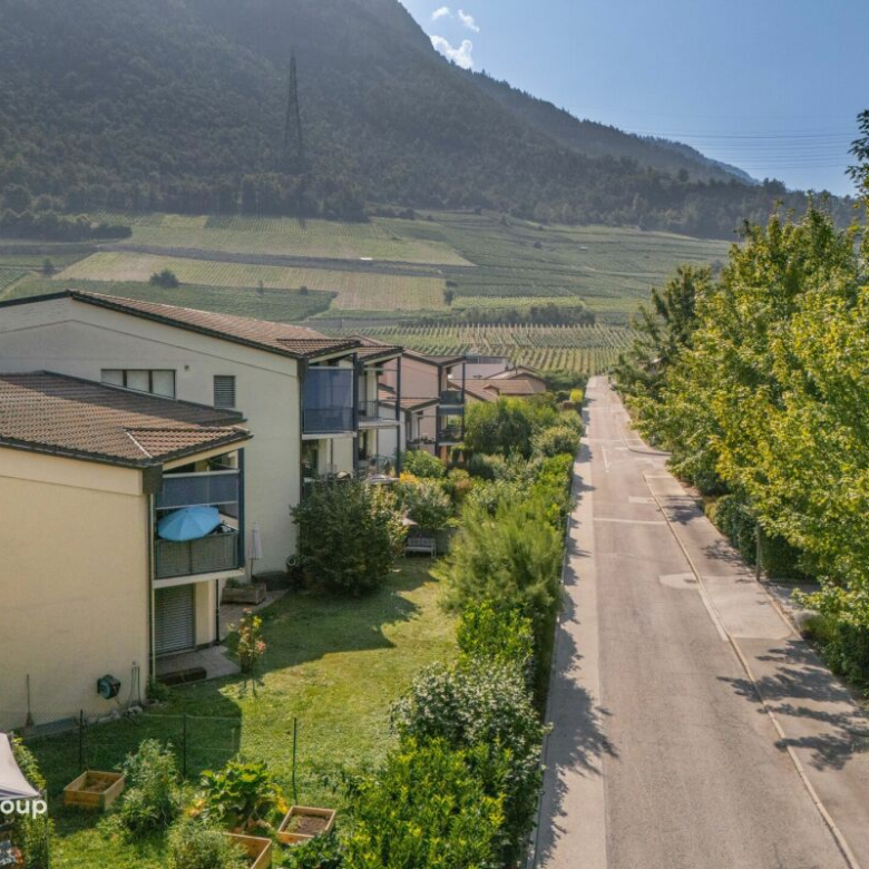 Pleasant, with a beautiful garden, just steps away from the capital