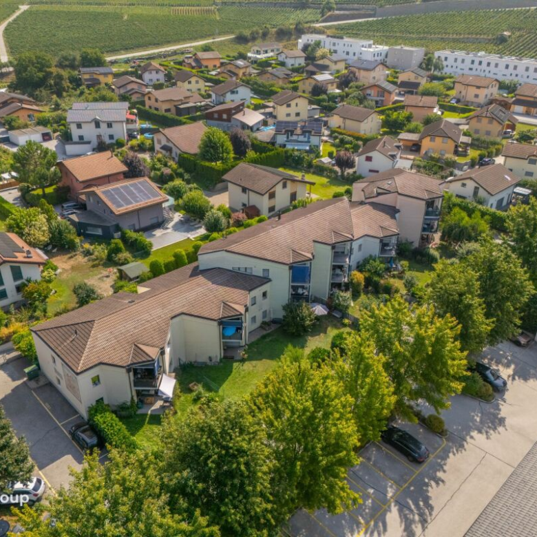 Pleasant, with a beautiful garden, just steps away from the capital