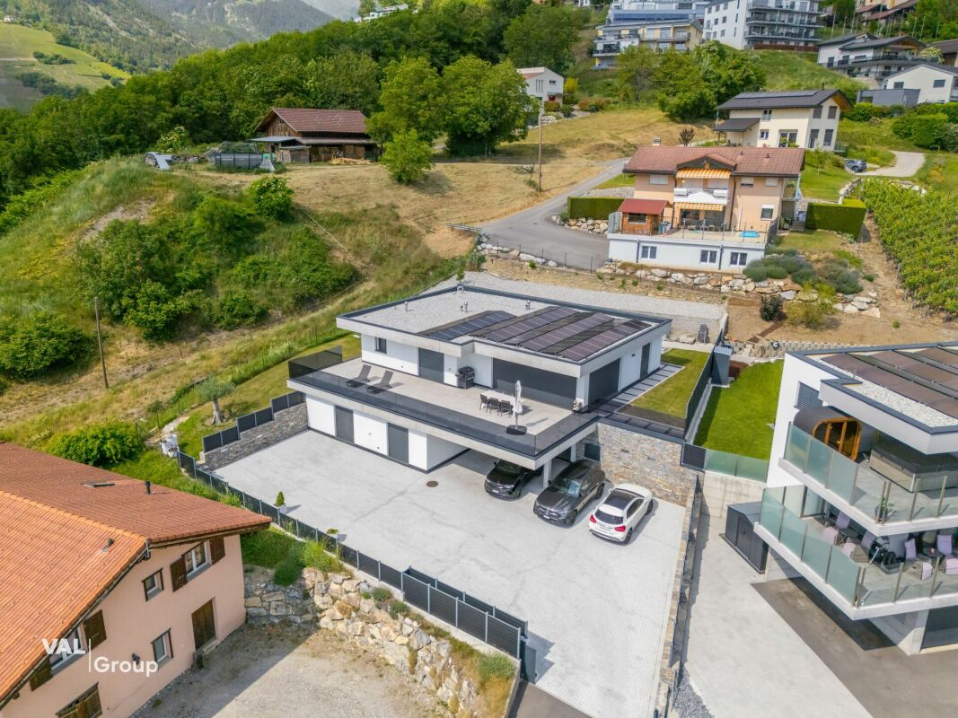 Prestigevilla in Savièse mit Blick auf das Rhônetal