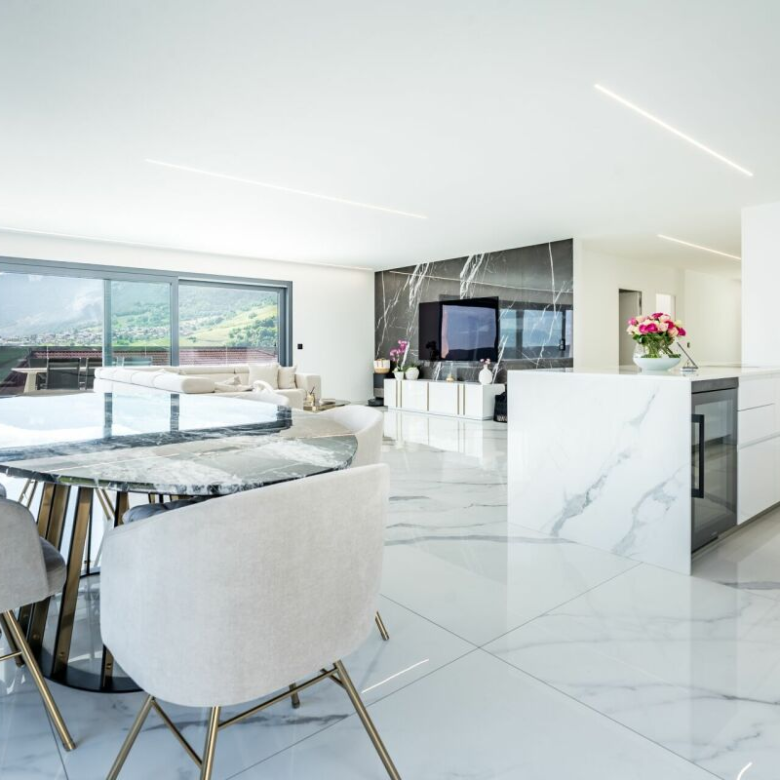 Prestigevilla in Savièse mit Blick auf das Rhônetal
