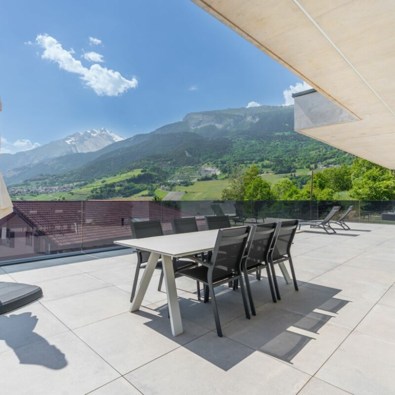 Prestigevilla in Savièse mit Blick auf das Rhônetal